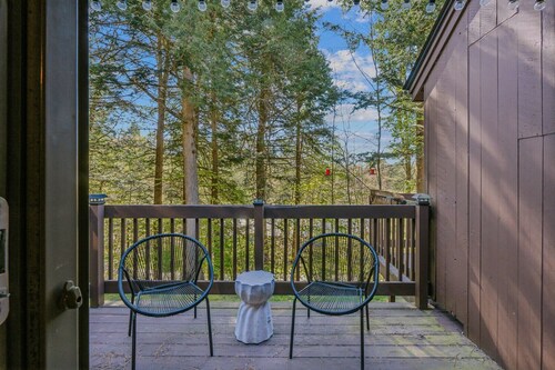 VT-Style Saltbox Designed Condo - Mill Run 5E