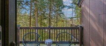 VT-Style Saltbox Designed Condo - Mill Run 5E