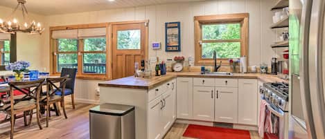 House (3 Bedrooms) | Interior