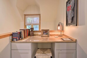 House (3 Bedrooms) | Interior - Steps to Lake: Cabin w/ Deck in Lake Arrowhead (Cedar Glen)