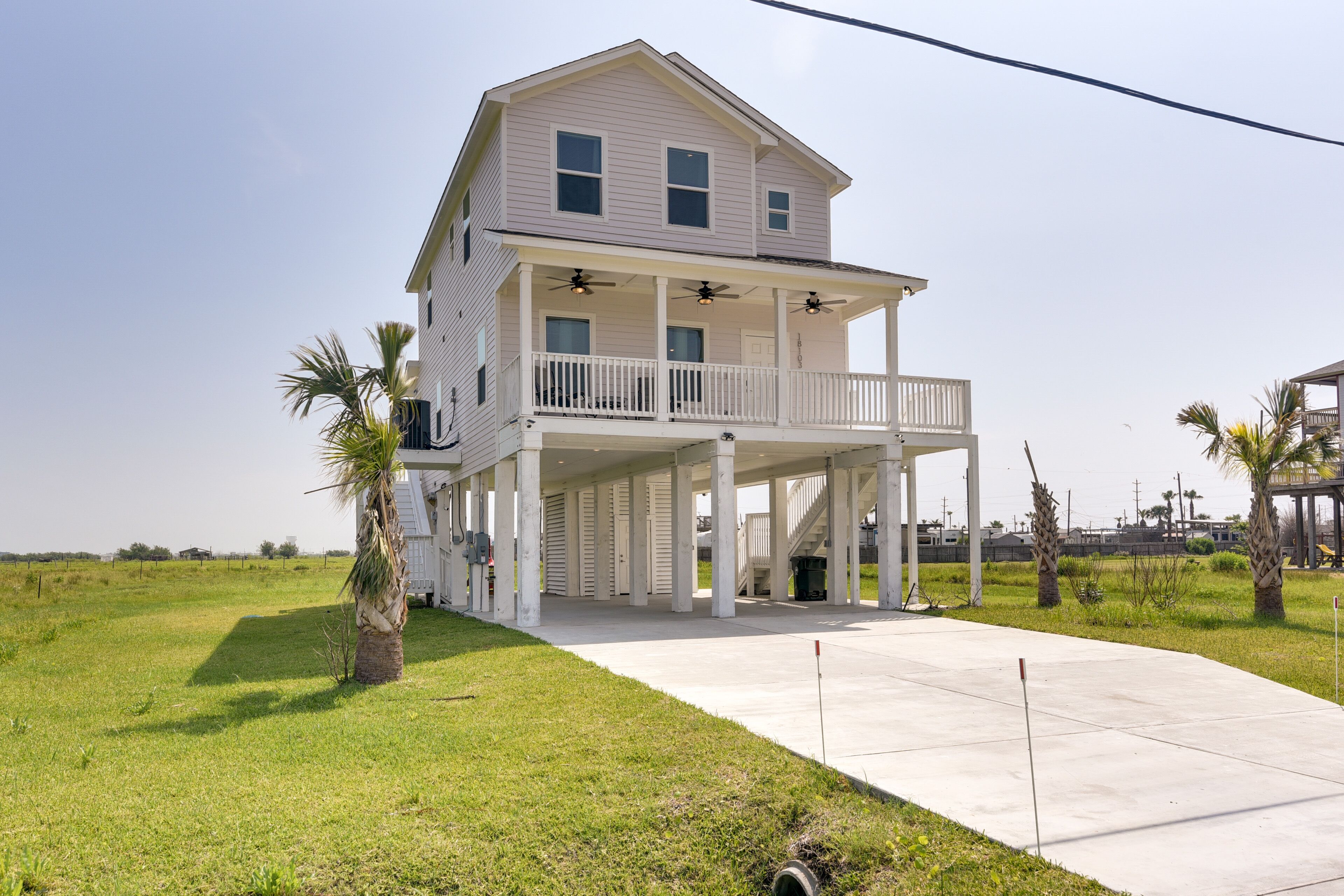 Galveston Home w/ 2 Balconies & Easy Beach Access
