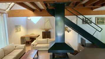 Flat-screen TV, fireplace