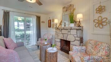 TV, fireplace