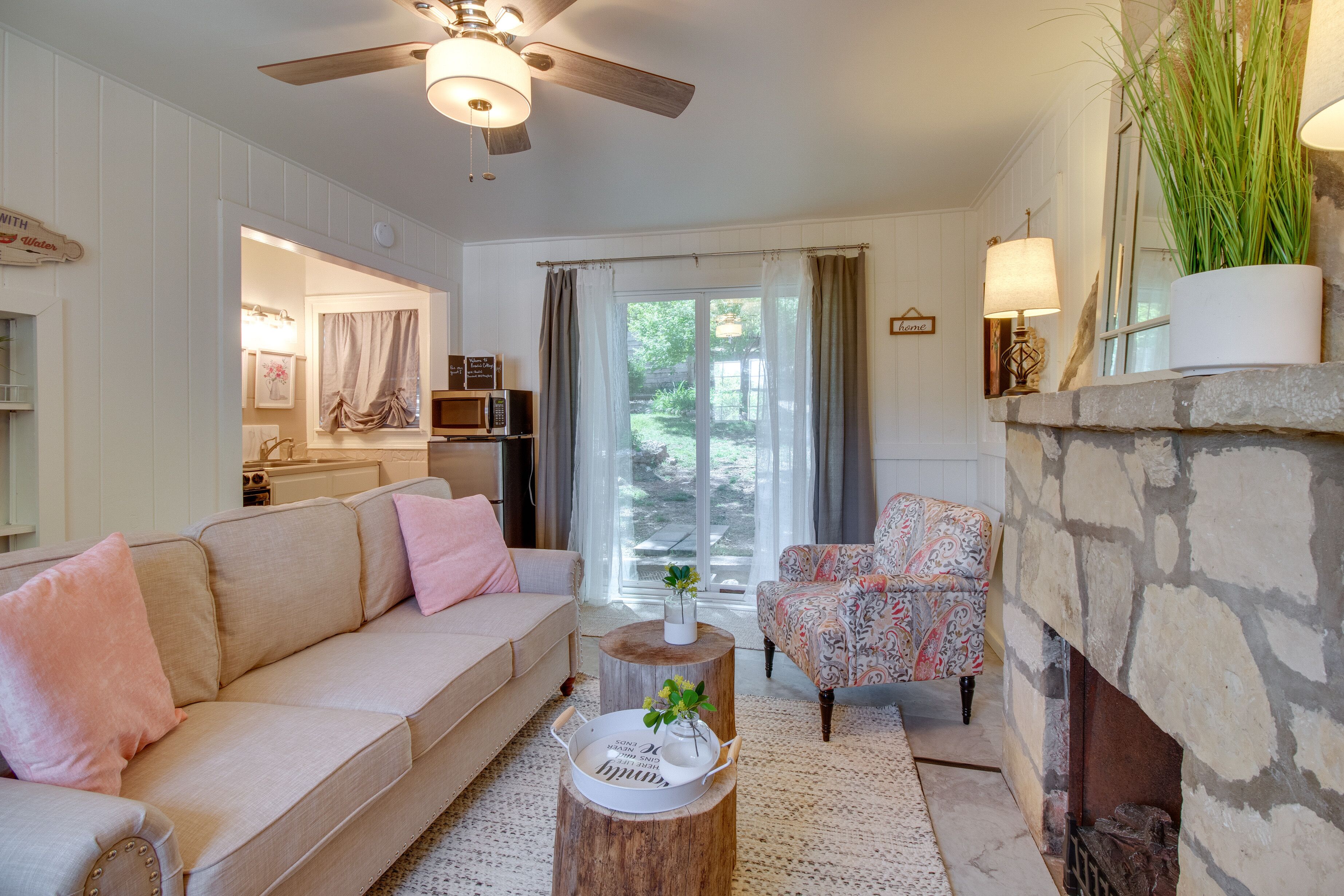 TV, fireplace