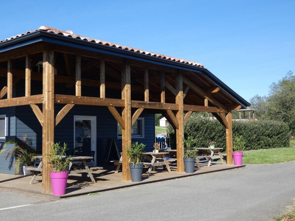 Outdoor dining - La Lamproie - Orist - Gîte (ORIST)