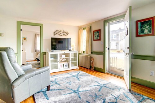 2 Mi to Beach: Walkable Coastal Gem in Hyannis!