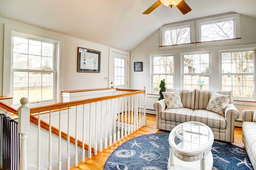 2 Mi to Beach: Walkable Coastal Gem in Hyannis!