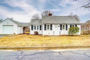 House (2 Bedrooms) | Interior - 2 Mi to Beach: Walkable Coastal Gem in Hyannis! (Hyannis)