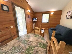 TV, ping pong - Les Hélianthèmes - Brocas (BROCAS)