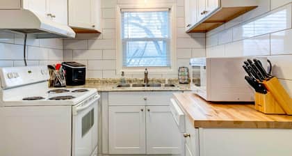 Cozy Ogden Cottage: 1 Mi to Downtown!