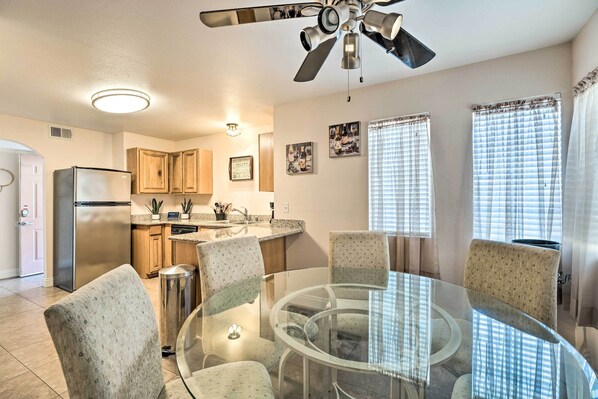 Interior - Walkable Location! Las Vegas Apt: 11 Mi to Strip (Las Vegas)