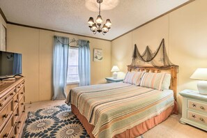 House (3 Bedrooms) | Interior - Steinhatchee Home w/ Boat Parking: 1 Mi to Marina (Steinhatchee)