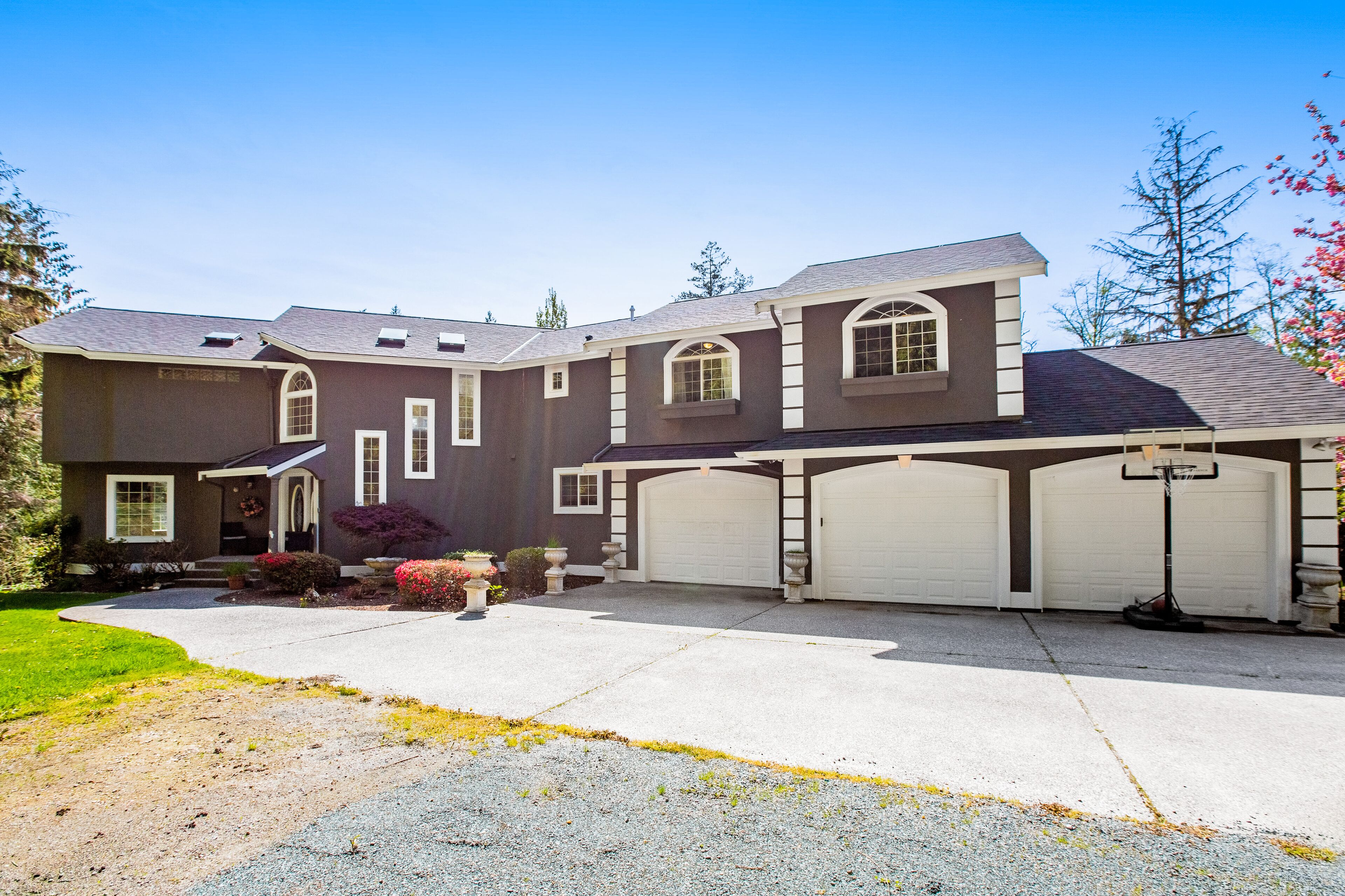 Dog-friendly retreat with a large deck, hot tub, grill, firepit, and game room