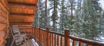 8 Mi to Gondola: Cozy Breckenridge Cabin w/ Deck!