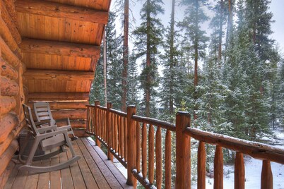 8 Mi to Gondola: Cozy Breckenridge Cabin w/ Deck!