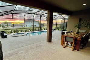 House (6 Bedrooms) | Interior
