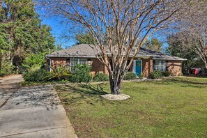 Interior - Sunshine State Escape: 3 Mi to Navarre Beach! (Navarre)