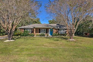 House (3 Bedrooms) | Interior - Sunshine State Escape: 3 Mi to Navarre Beach! (Navarre)