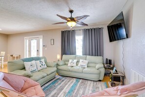 Interior - Colorful Coastal Home w/ Pool, 6 Mi to Beach! (St. Petersburg)