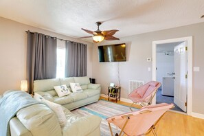 House (3 Bedrooms) | Interior - Colorful Coastal Home w/ Pool, 6 Mi to Beach! (St. Petersburg)