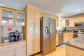 Interior - Colorful Coastal Home w/ Pool, 6 Mi to Beach! (St. Petersburg)