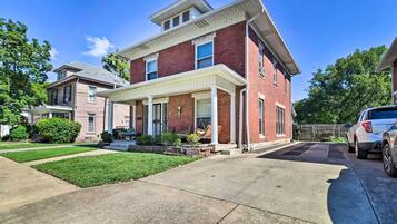 House (4 Bedrooms) | Front of property
