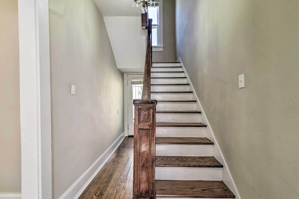 House (4 Bedrooms) | Interior - Historic College Hill Home w/ Front Porch! (Bowling Green)