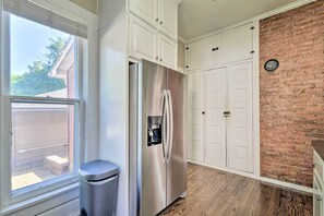 House (4 Bedrooms) | Interior - Historic College Hill Home w/ Front Porch! (Bowling Green)