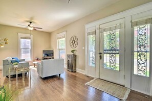 House (4 Bedrooms) | Interior - Historic College Hill Home w/ Front Porch! (Bowling Green)