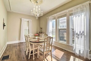 House (4 Bedrooms) | Interior