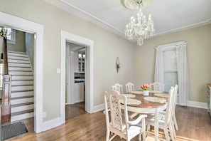 Interior - Historic College Hill Home w/ Front Porch! (Bowling Green)