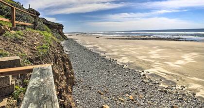Oceanfront Cottage W/deck & Secluded Beach Access!