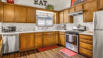 House (2 Bedrooms) | Interior