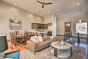 Apartment (4 Bedrooms) | Interior - Modern Townhome w/ Mtn Views < 7 Mi to Ski Resorts (Eden)