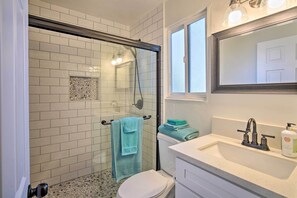 Huis (Multiple Bedrooms) | Badkamer | Een douche