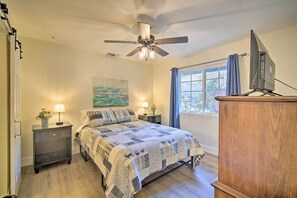 7 bedrooms, bed sheets - Relaxing Lake Arrowhead Home ~ 1 Mi to Lake! (Lake Arrowhead)