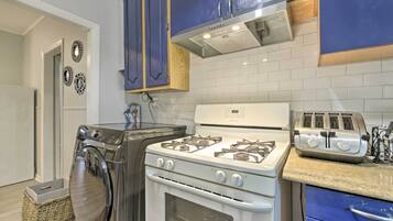 House (4 Bedrooms) | Private kitchen | Microwave, oven, stovetop, dishwasher