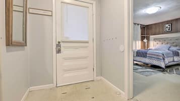 4 bedrooms, laptop workspace, iron/ironing board, bed sheets