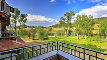 Apartment (3 Bedrooms) | Property grounds