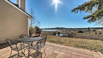 Apartment (2 Bedrooms) | Outdoor dining