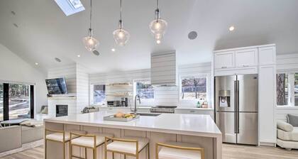 Half-mi to Big Bear Lake: Modern Home w/ Deck