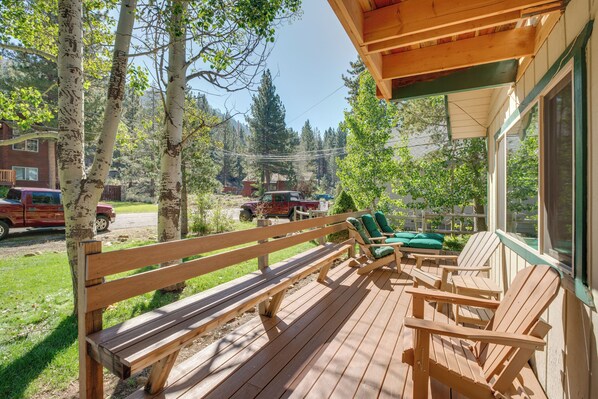 House (3 Bedrooms) | Interior - 11 Mi to Ski Resorts! Lake Tahoe Gem w/ Pool Table (South Lake Tahoe)