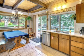 House (3 Bedrooms) | Interior - 11 Mi to Ski Resorts! Lake Tahoe Gem w/ Pool Table (South Lake Tahoe)