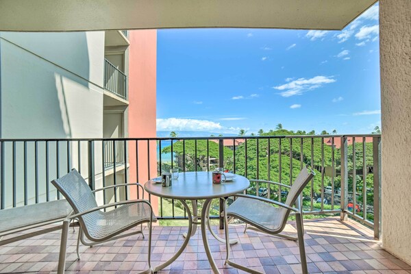 Cute Beachfront Condo W/ Lanai & Resort Pools - Maui, HI