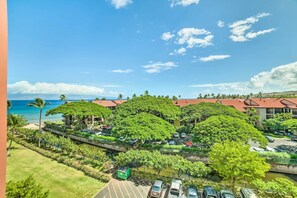Interior - Cute Beachfront Condo w/ Lanai & Resort Pools (Kaanapali)