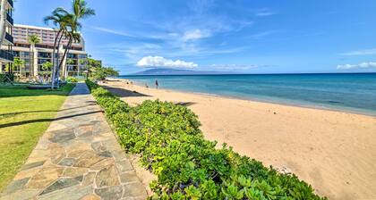 Cute Beachfront Condo w/ Lanai & Resort Pools