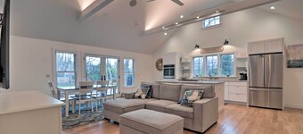 Cape Cod Cottage w/ Fire Pit - Walk to Beach!