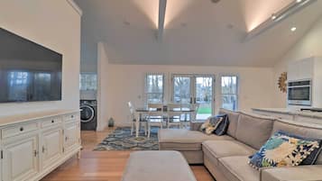 Cottage (2 Bedrooms) | Interior