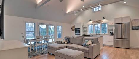 Cottage (2 Bedrooms) | Front of property