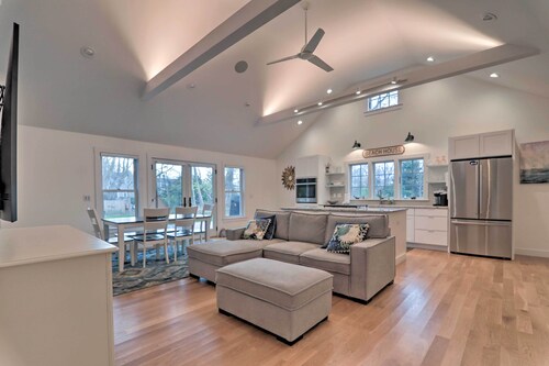Cape Cod Cottage w/ Fire Pit - Walk to Beach!